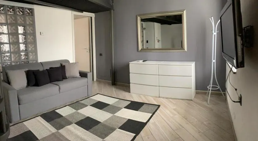 APPARTAMENTO PIERANGELO DI FRONTE MALPENSA T1 e T2 - Image 1