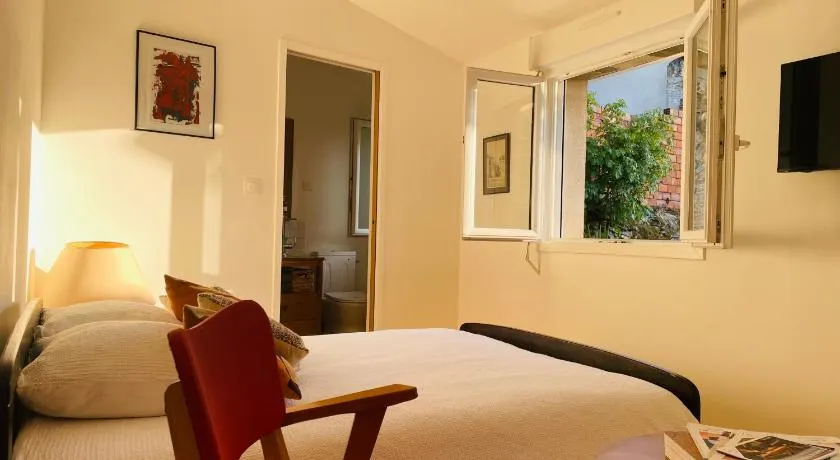 Chambre cosy dans le Centre de Blaye - clim & WiFi - Image 1