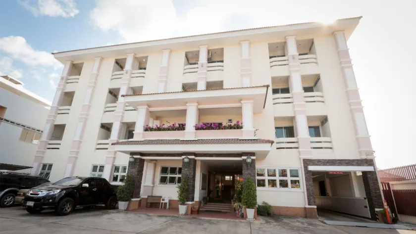 Fortune Surin Hotel - Image 1