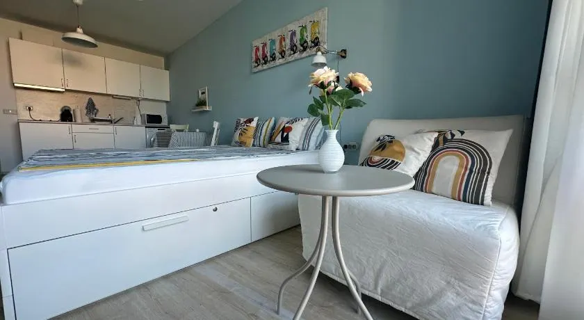 Studio B28 Sunny Island Chernomorez - Image 1