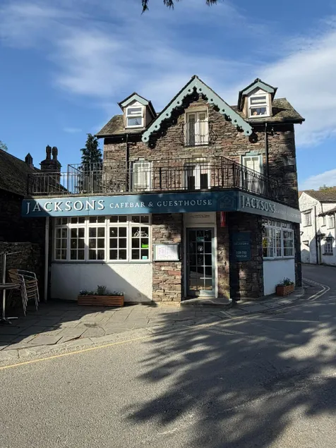 Jacksons CafeBar & Guesthouse - Image 1