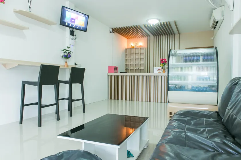 Cheaper Room - Image 1