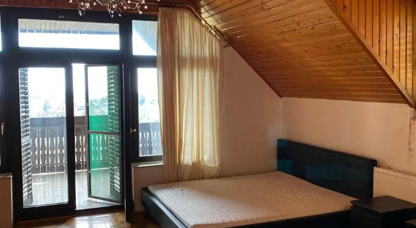 Luxury 3 BR Vila in a forest 10min drive from city center - Image 1