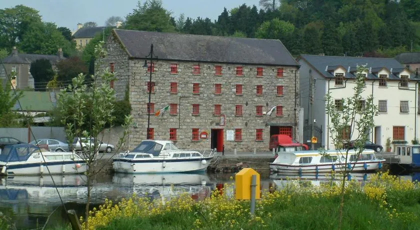 Waterside Guesthouse - Image 1