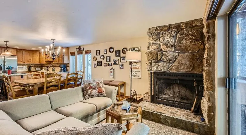 Sunwood Condos A1 - Image 1