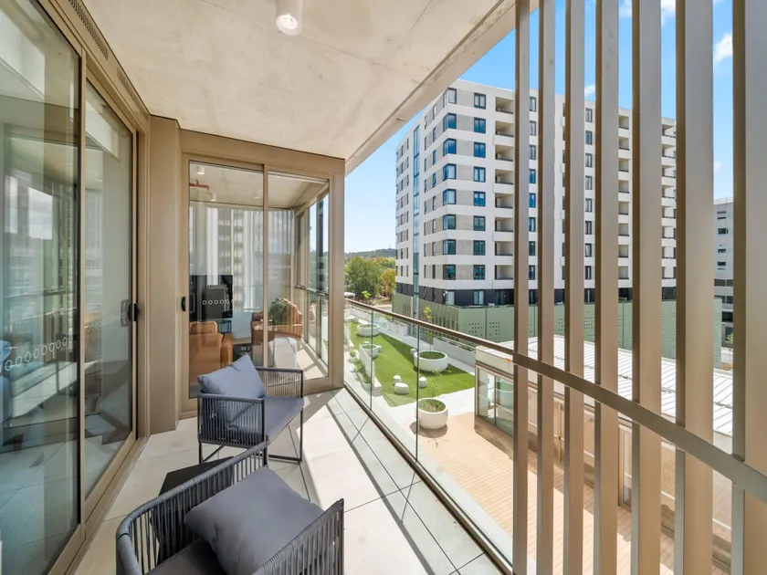 Bright 2-bed Apartment With Gym, BBQ & Pool Access - Image 1