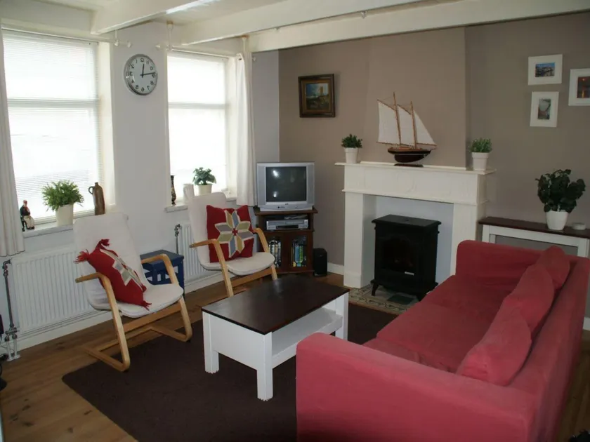 Historic Cottage w Garden - Image 1