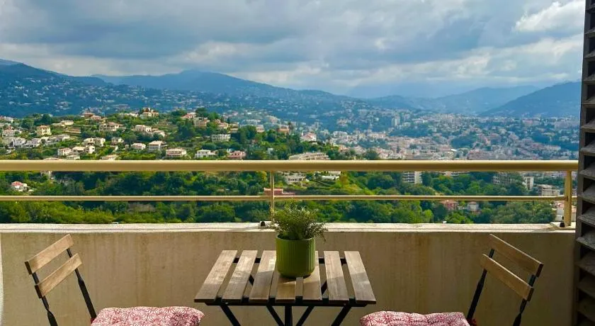 Cosy studio avec parking et vue féerique - Image 1