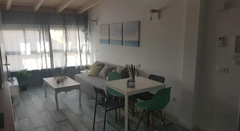 APT 5 - Apartamento en la playa de El Palo - Image 1