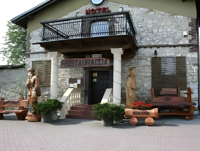 Hotel Komfort Inn - Dwór Hubertus - Image 1
