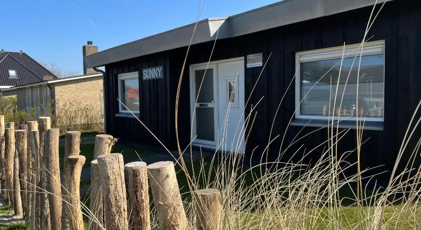 Bungalow Sunny, lekker uitwaaien op het strand! - Image 1