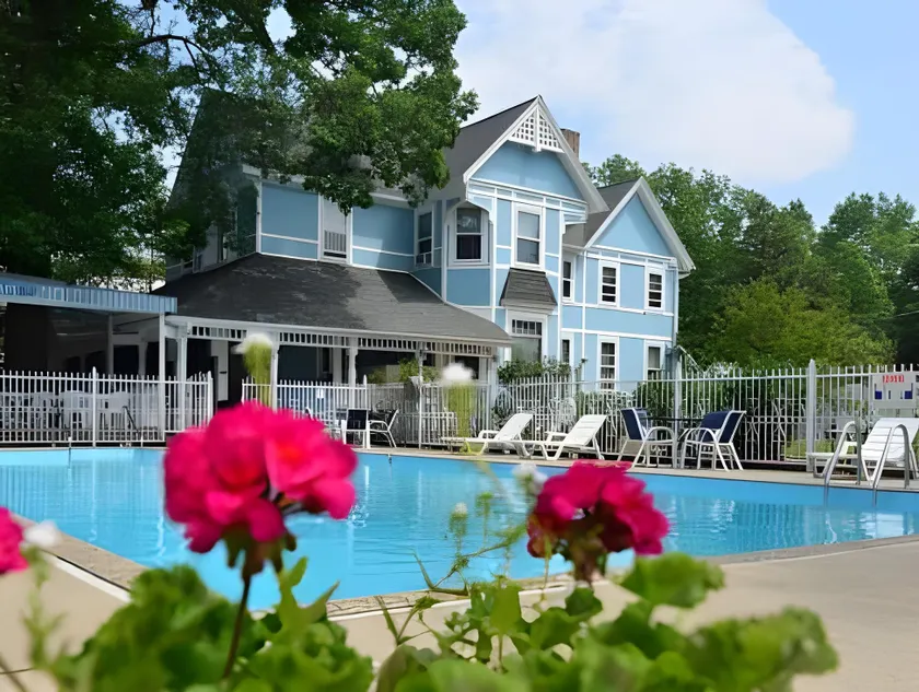 White Rose Inns & Motel - Image 1