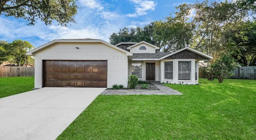Cozy 3-bedroom bungalow in Richmond, TX - Image 1
