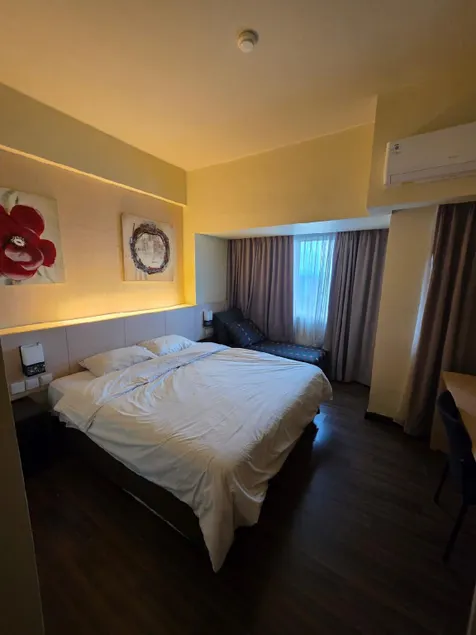Solo Paragon Apartment - 1 BR City View - Image 1