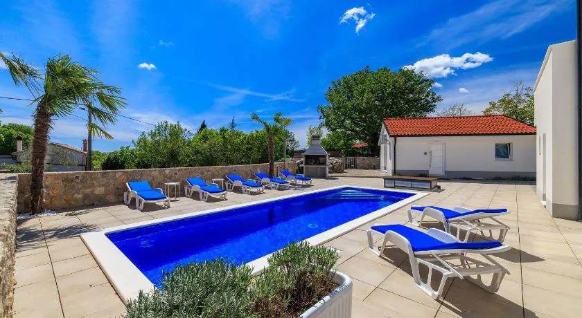 Großer Pool mit Salzelektrolyse unweit Heilschlamm Bucht - Image 1