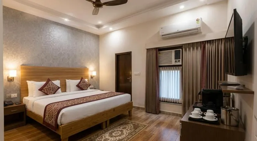 Hotel Golden Stay 2 Min Walk From Rajendra Nagar Metro Station 3-star Hotel l Rajendra Nagar, Ghaziabad - Image 1