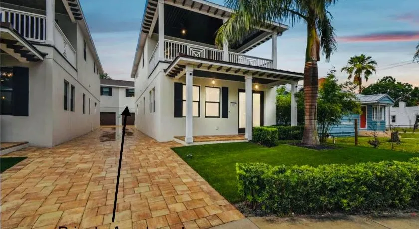 Beachtown Remote Worker Friendly-High Speed WiFi-Pets Welcome-Lido Beach-Opera-Symphony-Walk or Bike to Restaurants-10 Acre Park with Pickleball, Tennis, Basketball - Image 1