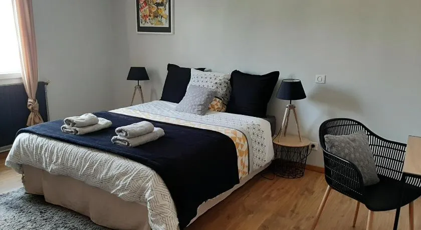 Chambre double dans maison chaleureuse et familiale - Image 1