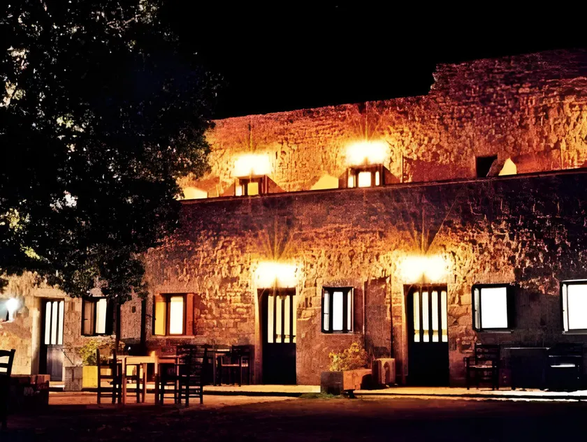 Vlyhada Guesthouse - Image 1