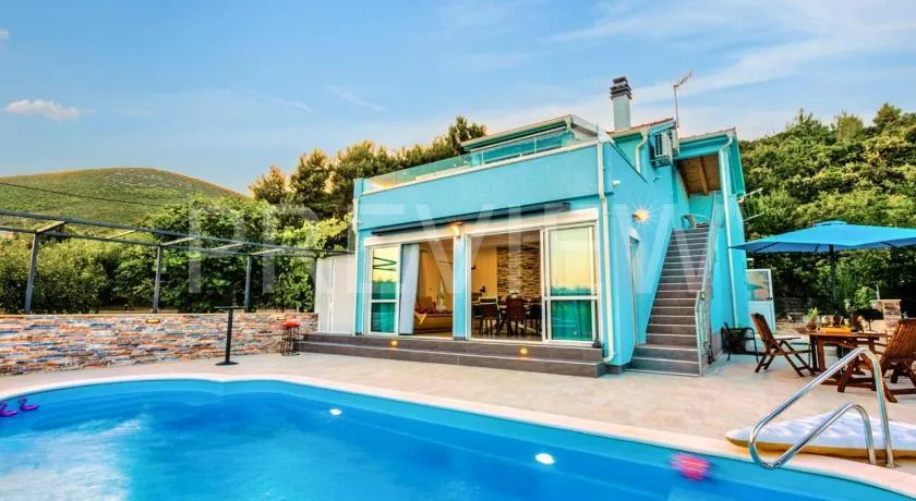 Villa Zoe, beautiful view,private pool, secured parking - Image 1