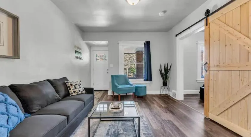 Bright 2BR South Hills - Old Brooklyn Home - Image 1