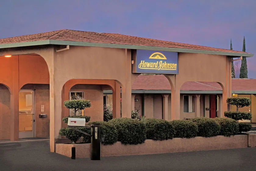 Howard Johnson by Wyndham Modesto Ceres - Image 1