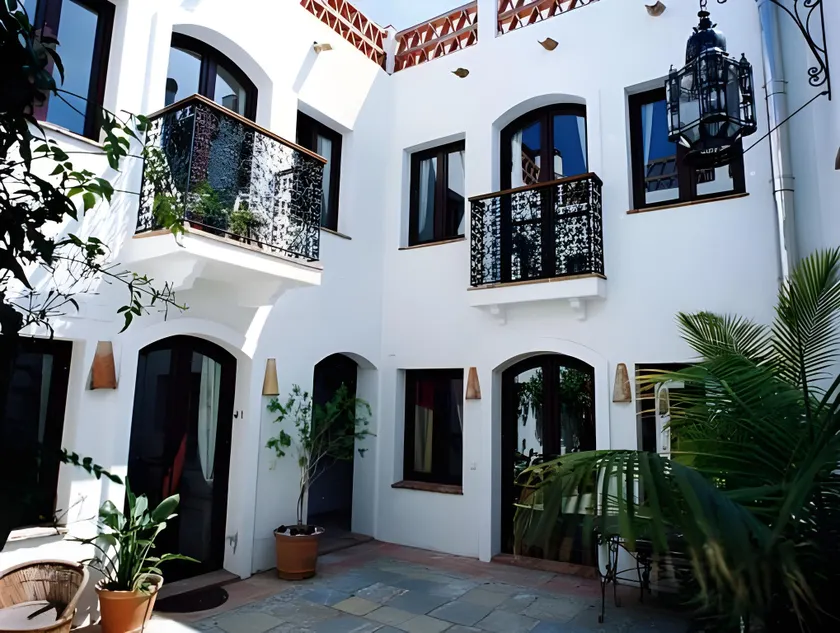 Darcilla Guest House - Image 1