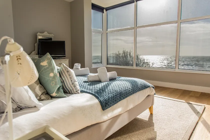 Springtide - beach front property in East Wittering - Image 1
