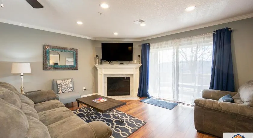 2BR Condo Close to the Strip - Stairs Required - 2 Pools - FREE TICKETS INCLUDED - FHC-3 - Image 1