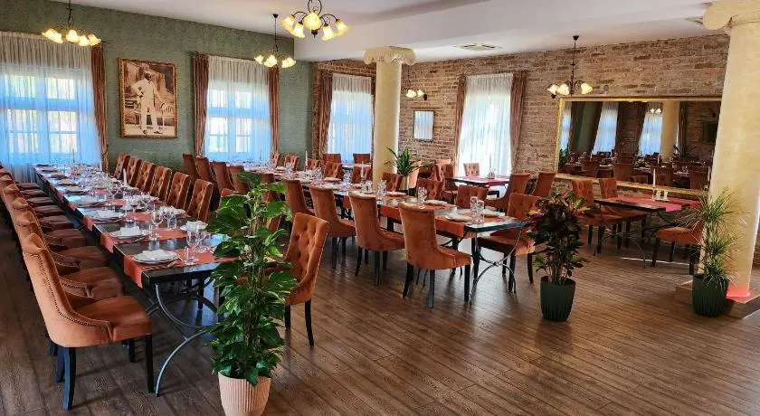 Hotel & Restoran Dvorac Gjalski - Image 1