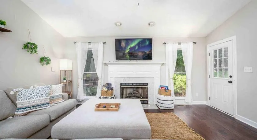 Cozy Boho Kildaire Farms Home- near Downtown - Image 1
