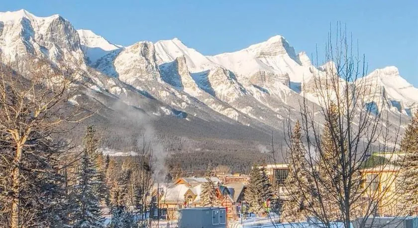 Incredible Mountain View Townhouse in DT Canmore w/ A/C & U/A Parking - Image 1