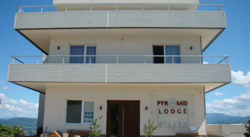 HOTEL Pyramid Lodge - Image 1