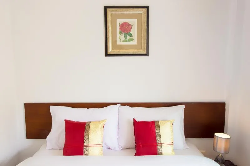 Nouveau Guesthouse - Image 1
