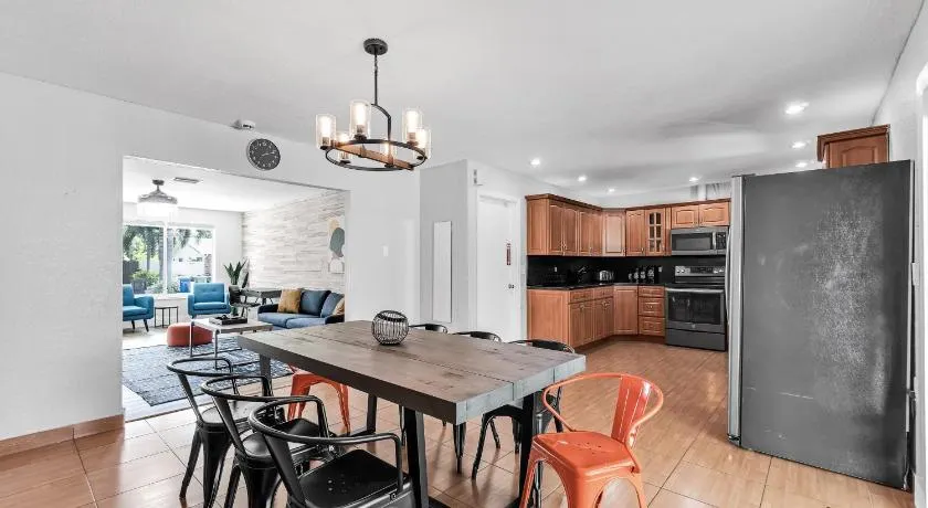 Fort Lauderdale Pool Home Ping-Pong & Games - Image 1