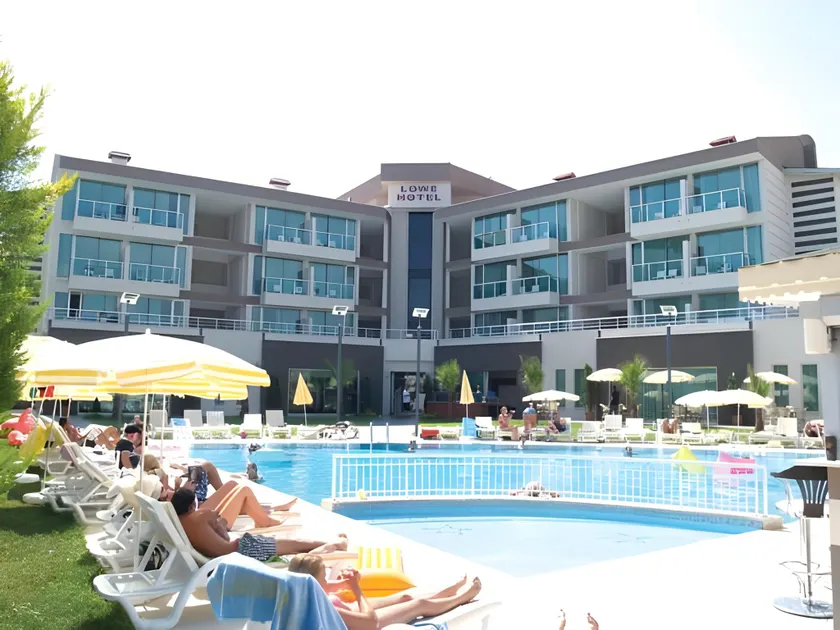 Side Löwe Hotel - Image 1