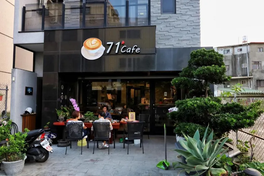 71 Cafe B&B - Image 1