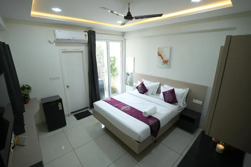 Hotel Flamount Arka Studios - Image 1