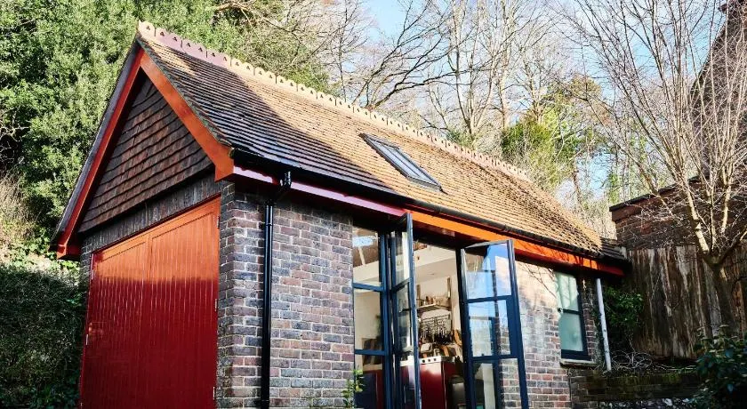 Tiny Cottage with Terrace & Parking, Central Lewes - Image 1