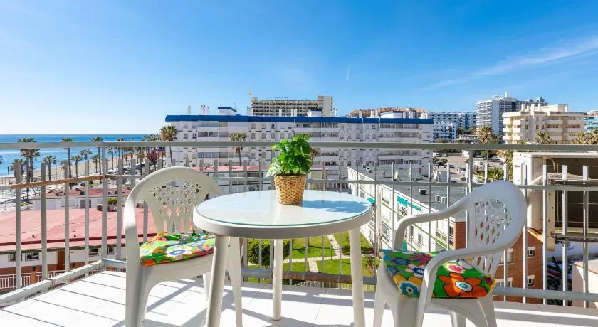 Studio avec jardin, piscine et terrasse | Vue mer - Image 1