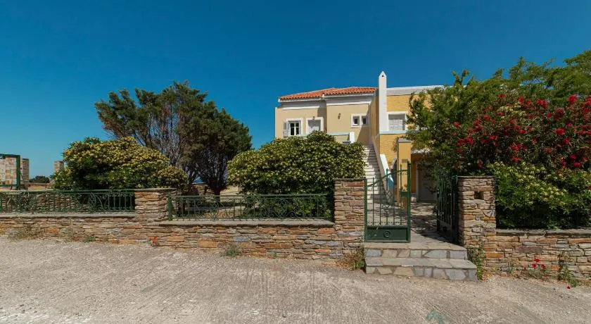 Spertos Apartments - Image 1