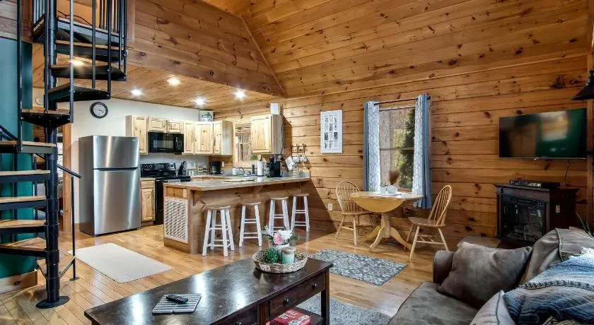 Cozy Cabin Retreat: Tiny Trotter - Image 1