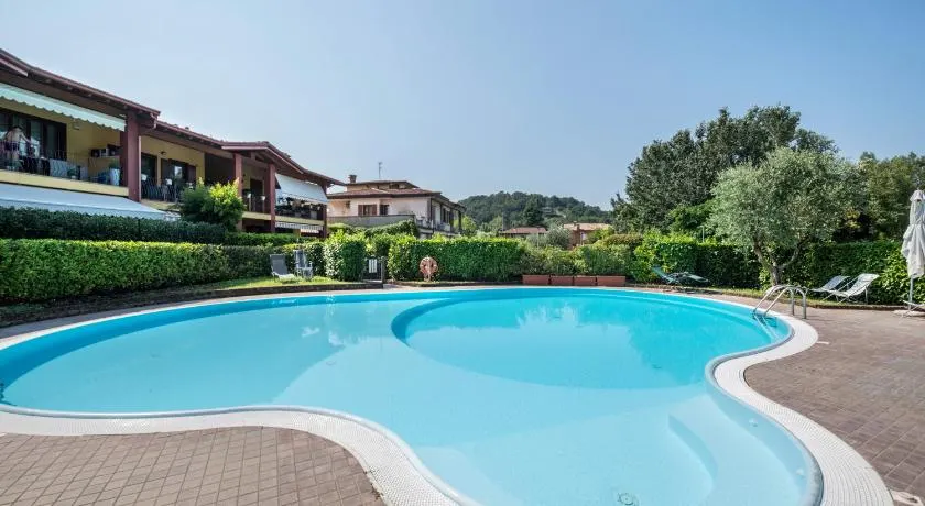 Appartement 'Dimora Del Lago - Oasi Con Piscina' avec piscine partagée, Wi-Fi et climatisation - Image 1