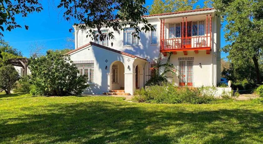 Historic charmer with a pool, gardens, gym, & game room- dogs ok - Image 1