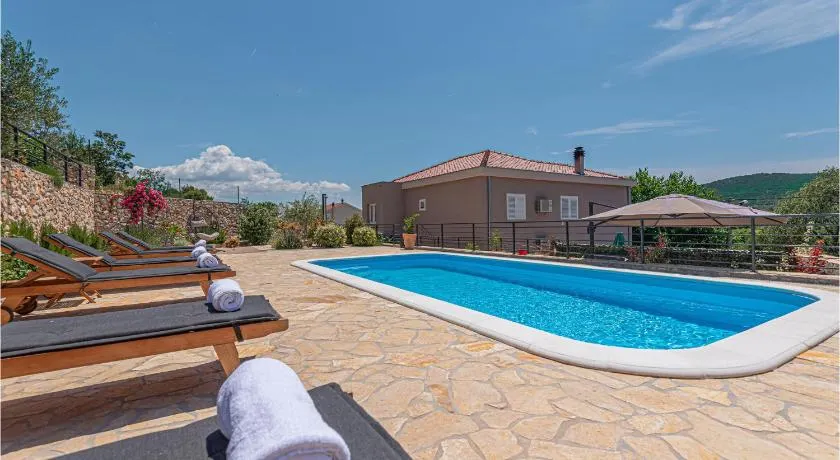 Beautiful Apartment In Sibenik - Image 1
