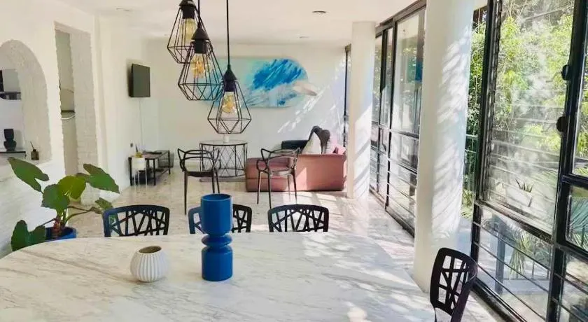 PH in Polanco for 10 with private balcony - Image 1