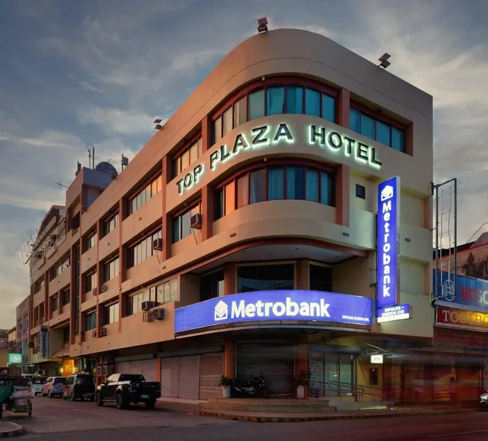 Top Plaza Hotel - Image 1