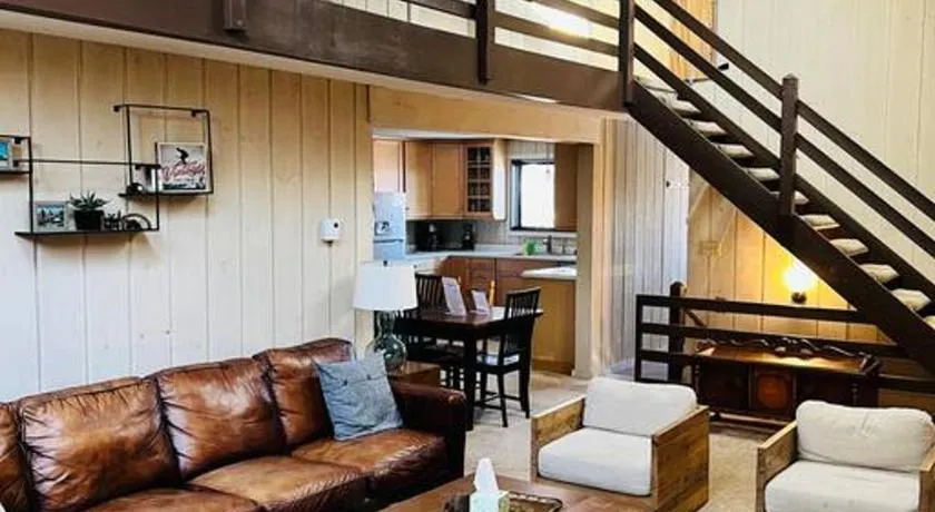 4BD 2BA - Mount Snow VT - Ski-Back Trail - Shuttle - Image 1