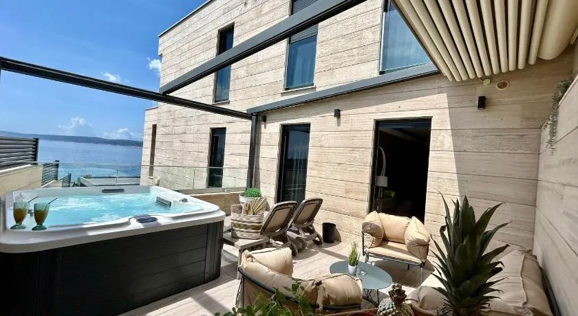 BEACH FRONT VILLA FRAN - DELUXE SEA VIEW SUITE with private jacuzzi # 3 - Image 1