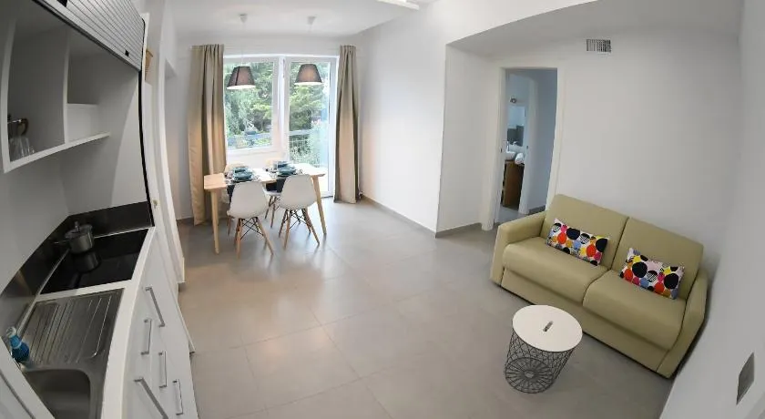 Golden Beach Residence - Image 1